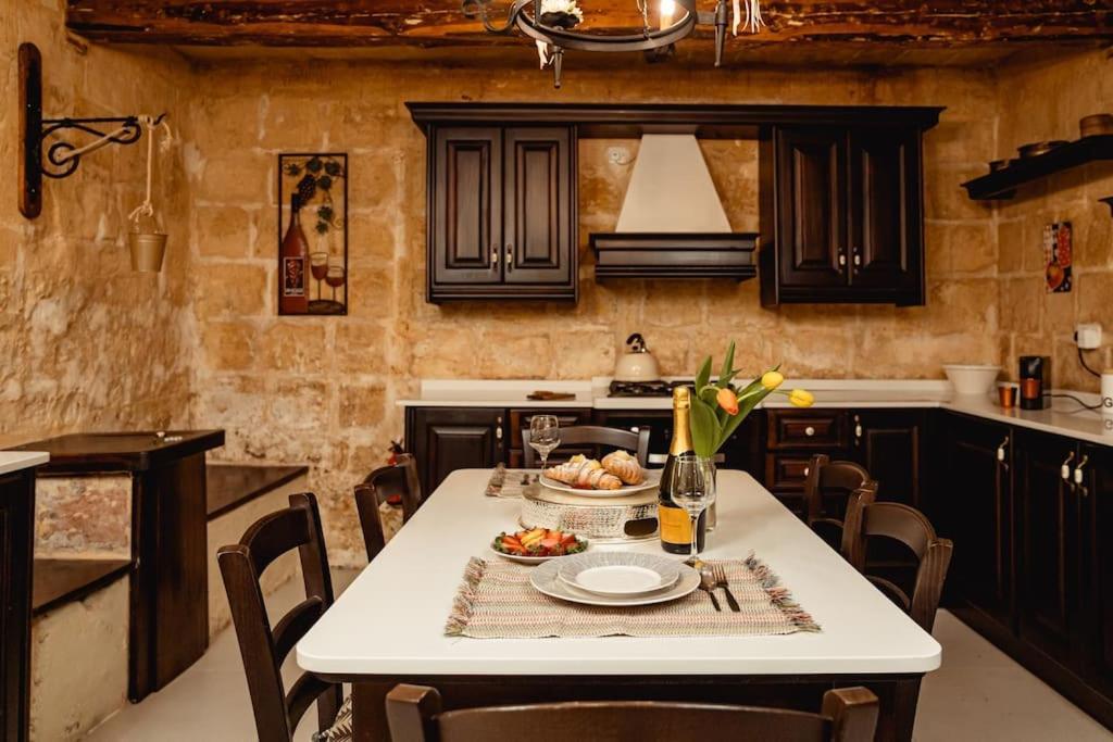 Enchanting 2Bdr Townhouse In Valletta Centre! Exteriér fotografie
